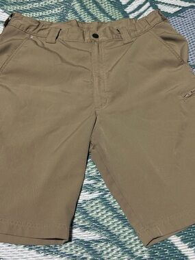 Wrangler Olive/Tan Cargo Shorts